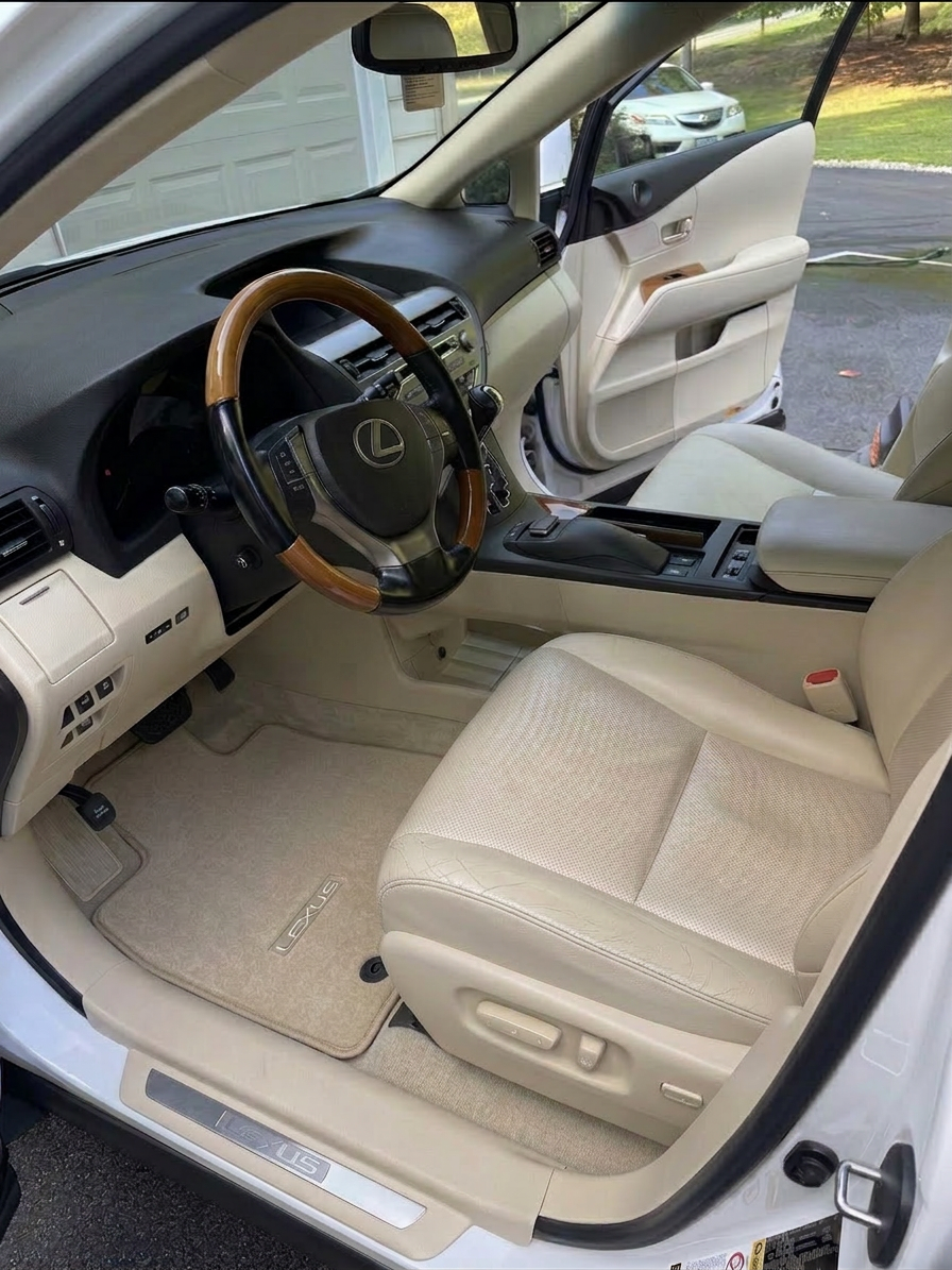 Lexus RX interior detail — after